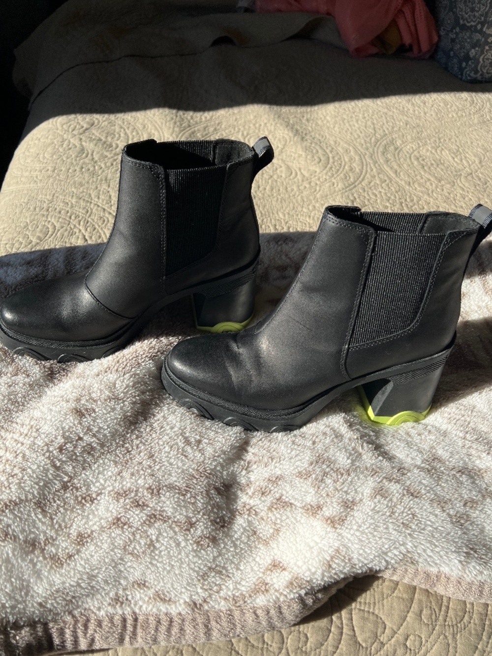 Women’s Sorel Bootd - Picture 2 of 4